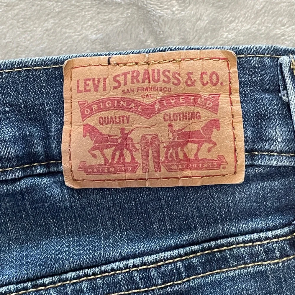 Levis‎ Mid Length Shorts Womens 32 Blue Denim Cuffed Medium Wash